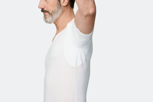 Svettsäker t-shirt i Hampa och Tencel med unik svettskydd - herr Slim fit v-hals vit