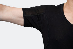 Svettsäker t-shirt i Hampa och Tencel med unik svettskydd - herr Slim fit v-hals svart